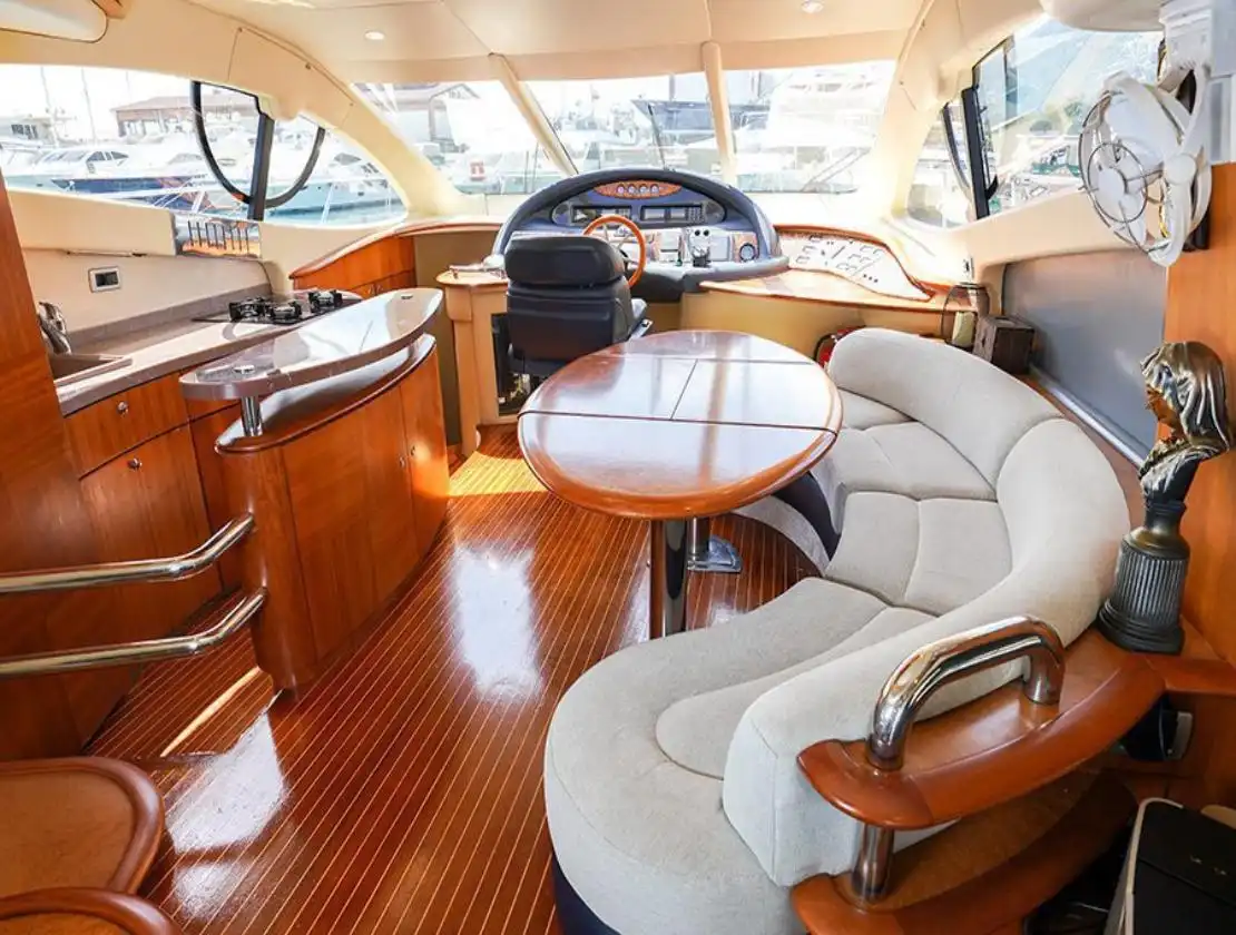 Antalya Yat Kiralama 19m Azimut 55 Fly